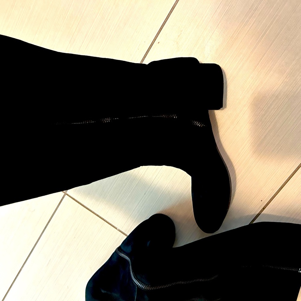 Sz 8 Christian Louboutine Mid Calf Suede Boots - Picture 4 of 6